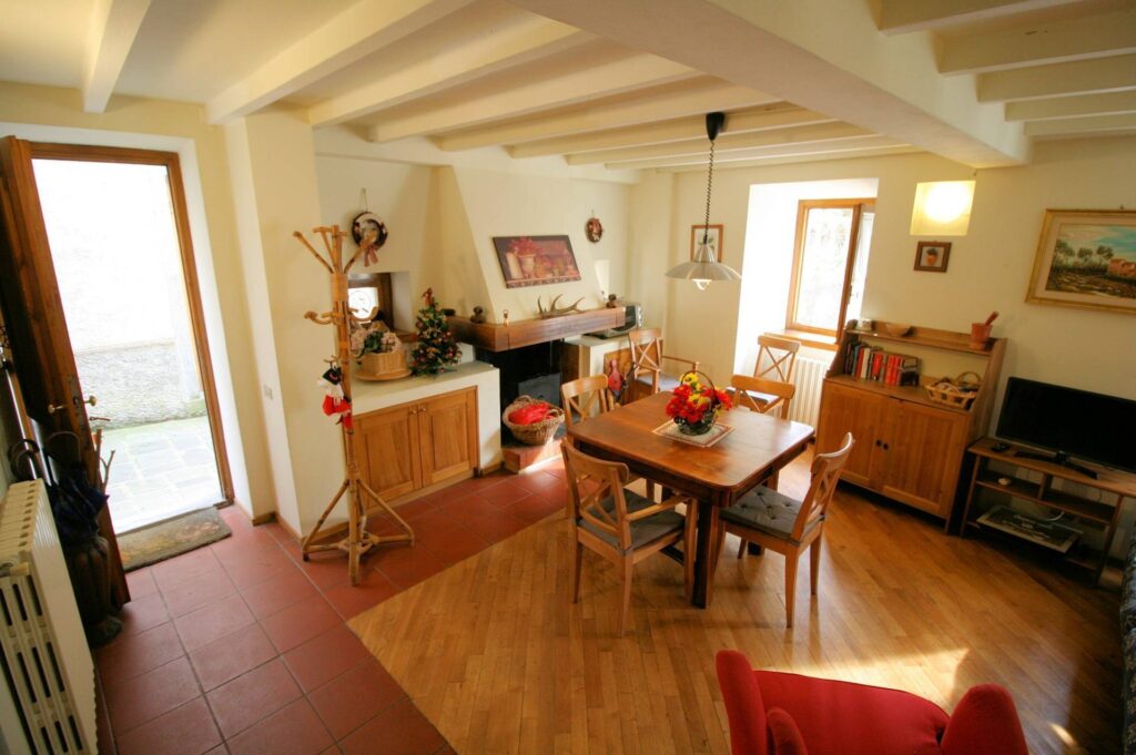1162-Terratetto libero su tre lati in buonissime condizioni in centro a Cutigliano-Abetone Cutigliano-5 Agenzia Immobiliare ASIP