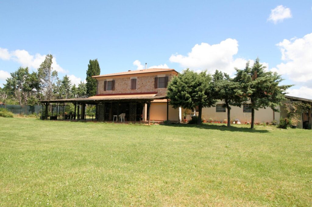 1523-Complesso immobiliare di ampia superficie  con annessi e terreno a venti minuti dal mare-Monteverdi Marittimo-6 Agenzia Immobiliare ASIP