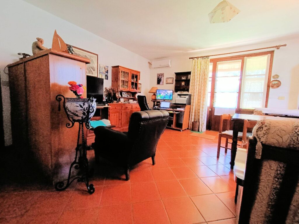 1523-Complesso immobiliare di ampia superficie  con annessi e terreno a venti minuti dal mare-Monteverdi Marittimo-33 Agenzia Immobiliare ASIP