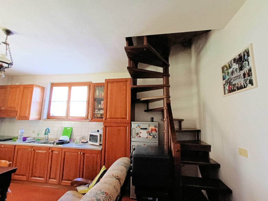 1523-Complesso immobiliare di ampia superficie  con annessi e terreno a venti minuti dal mare-Monteverdi Marittimo-34 Agenzia Immobiliare ASIP