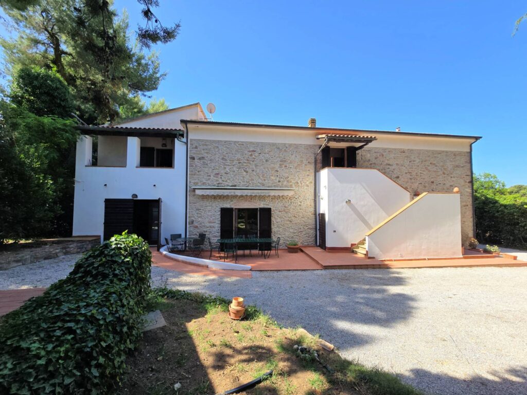 1502-Casa indipendente in stile rustico Toscano con terreno-Campiglia Marittima-2 Agenzia Immobiliare ASIP