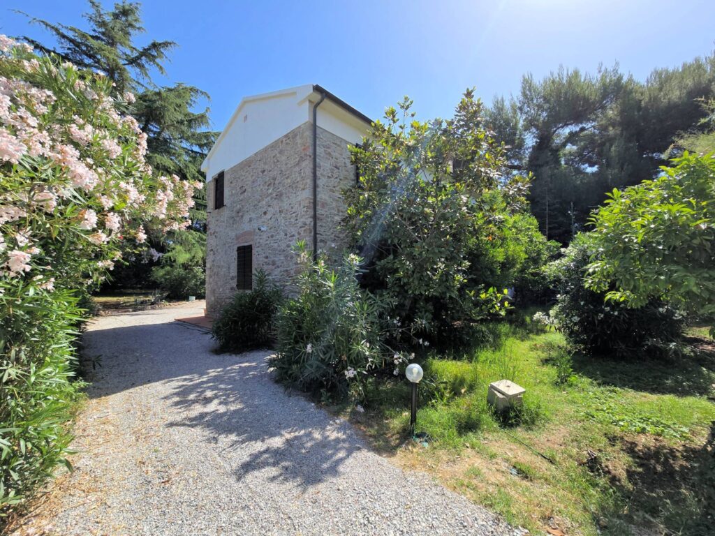 1502-Casa indipendente in stile rustico Toscano con terreno-Campiglia Marittima-3 Agenzia Immobiliare ASIP