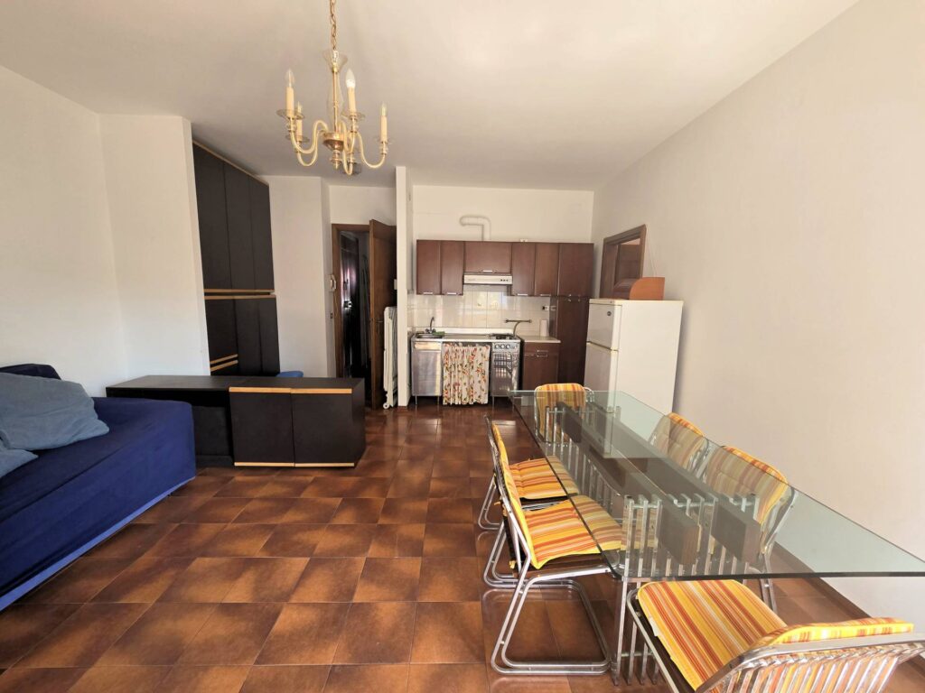 1529-Appartamento al piano alto con ascensore a 150 metri dal mare-Camaiore-3 Agenzia Immobiliare ASIP