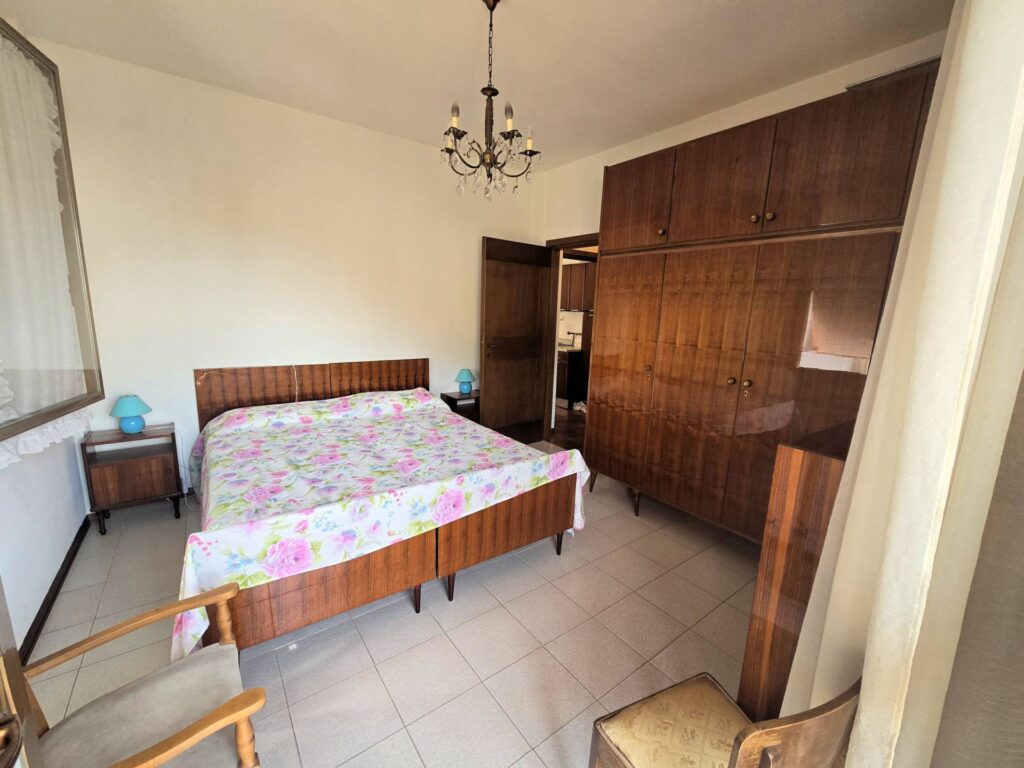 1529-Appartamento al piano alto con ascensore a 150 metri dal mare-Camaiore-6 Agenzia Immobiliare ASIP