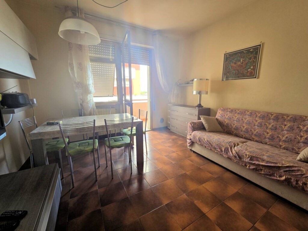 1529-Appartamento al piano alto con ascensore a 150 metri dal mare-Camaiore-9 Agenzia Immobiliare ASIP