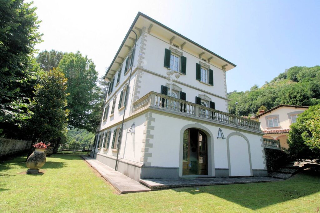 1431-Complesso immobiliare di ampia superficie con parco-Bagni di Lucca-5 Agenzia Immobiliare ASIP