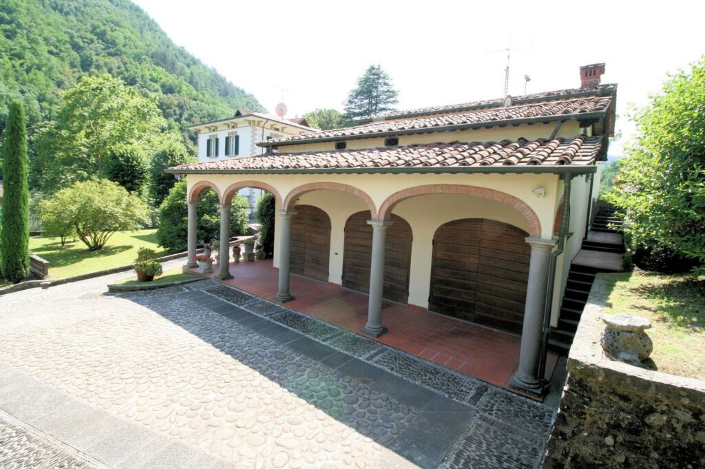 1431-Complesso immobiliare di ampia superficie con parco-Bagni di Lucca-9 Agenzia Immobiliare ASIP