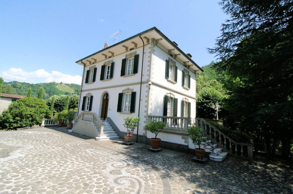 1431-Complesso immobiliare di ampia superficie con parco-Bagni di Lucca-10 Agenzia Immobiliare ASIP