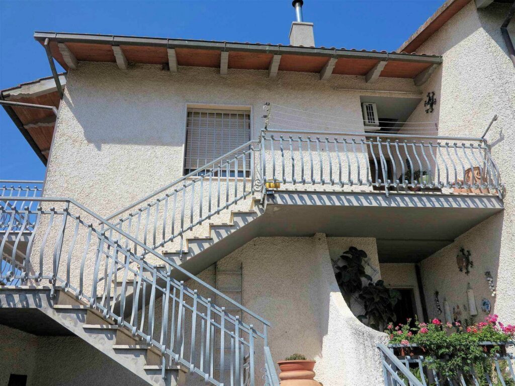 1128-Appartamento in villetta singola al piano primo con giardino garage e taverna al piano terra-Roccastrada-6 Agenzia Immobiliare ASIP