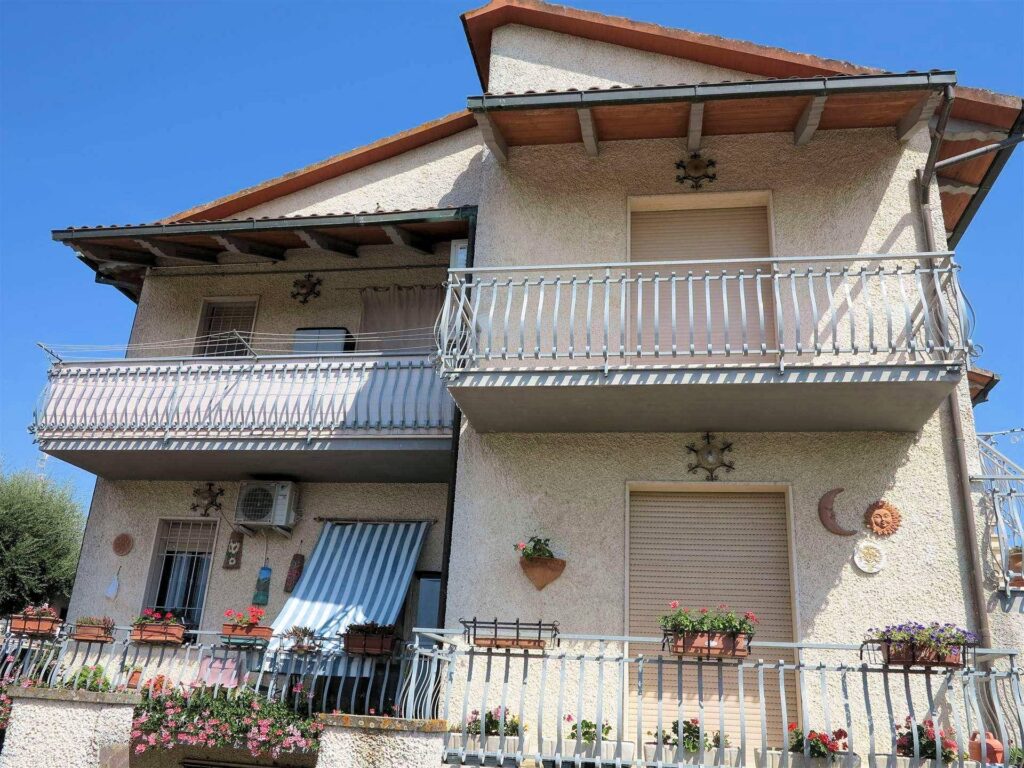 1128-Appartamento in villetta singola al piano primo con giardino garage e taverna al piano terra-Roccastrada-3 Agenzia Immobiliare ASIP