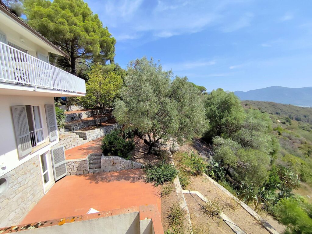 1569-Villa singola in posizione panoramica con vista fino al mare-Campo nell'Elba-10 Agenzia Immobiliare ASIP