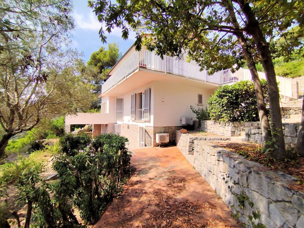 1569-Villa singola in posizione panoramica con vista fino al mare-Campo nell'Elba-14 Agenzia Immobiliare ASIP