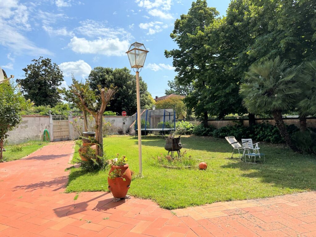 1571-Villa storica di ampia superficie con giardino-Bientina-11 Agenzia Immobiliare ASIP