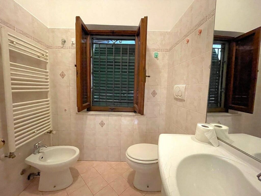 1199-Appartamento al piano primo con ampie terrazze in centro storico-Pescia-16 Agenzia Immobiliare ASIP