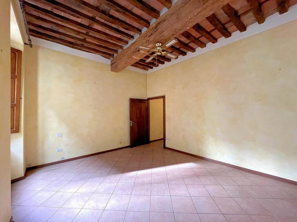 1199-Appartamento al piano primo con ampie terrazze in centro storico-Pescia-12 Agenzia Immobiliare ASIP