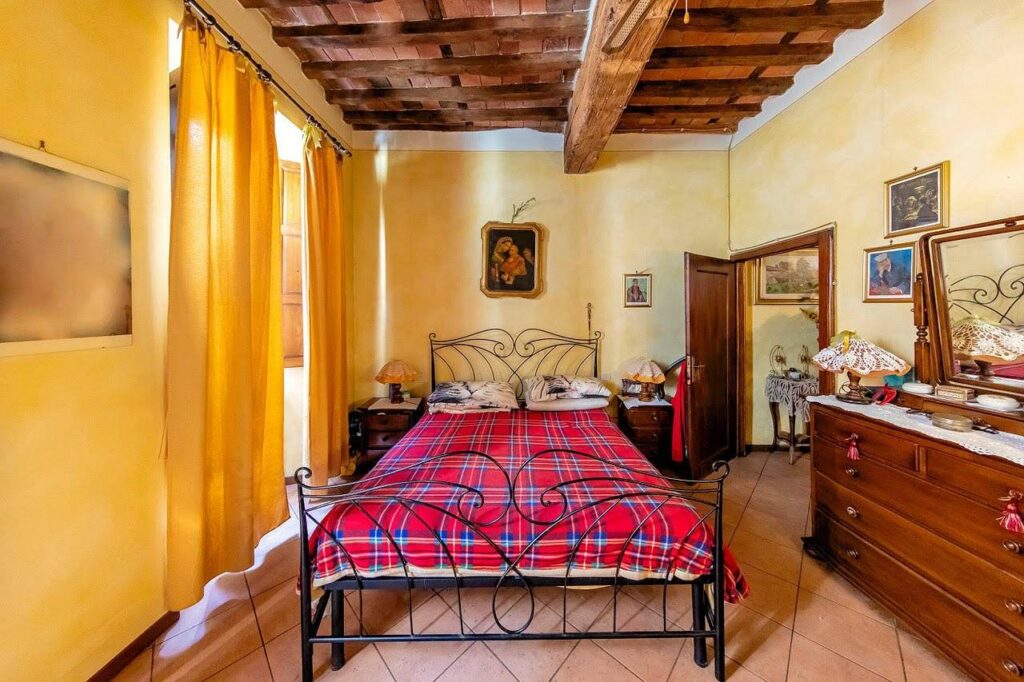 1199-Appartamento al piano primo con ampie terrazze in centro storico-Pescia-6 Agenzia Immobiliare ASIP