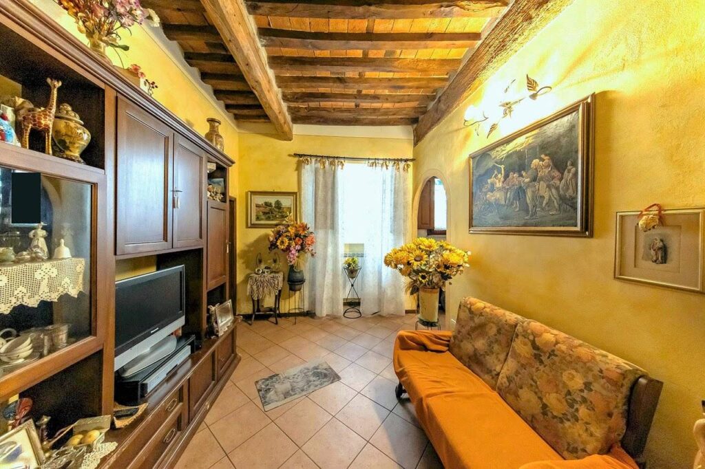 1199-Appartamento al piano primo con ampie terrazze in centro storico-Pescia-2 Agenzia Immobiliare ASIP