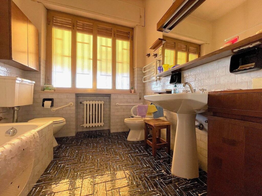 820-Villa unifamiliare di grande metratura con giardino-Uzzano-21 Agenzia Immobiliare ASIP