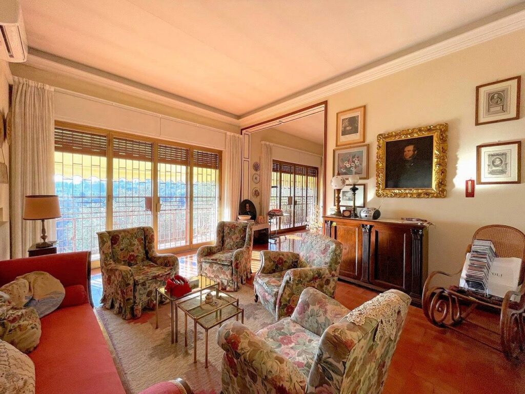 820-Villa unifamiliare di grande metratura con giardino-Uzzano-2 Agenzia Immobiliare ASIP