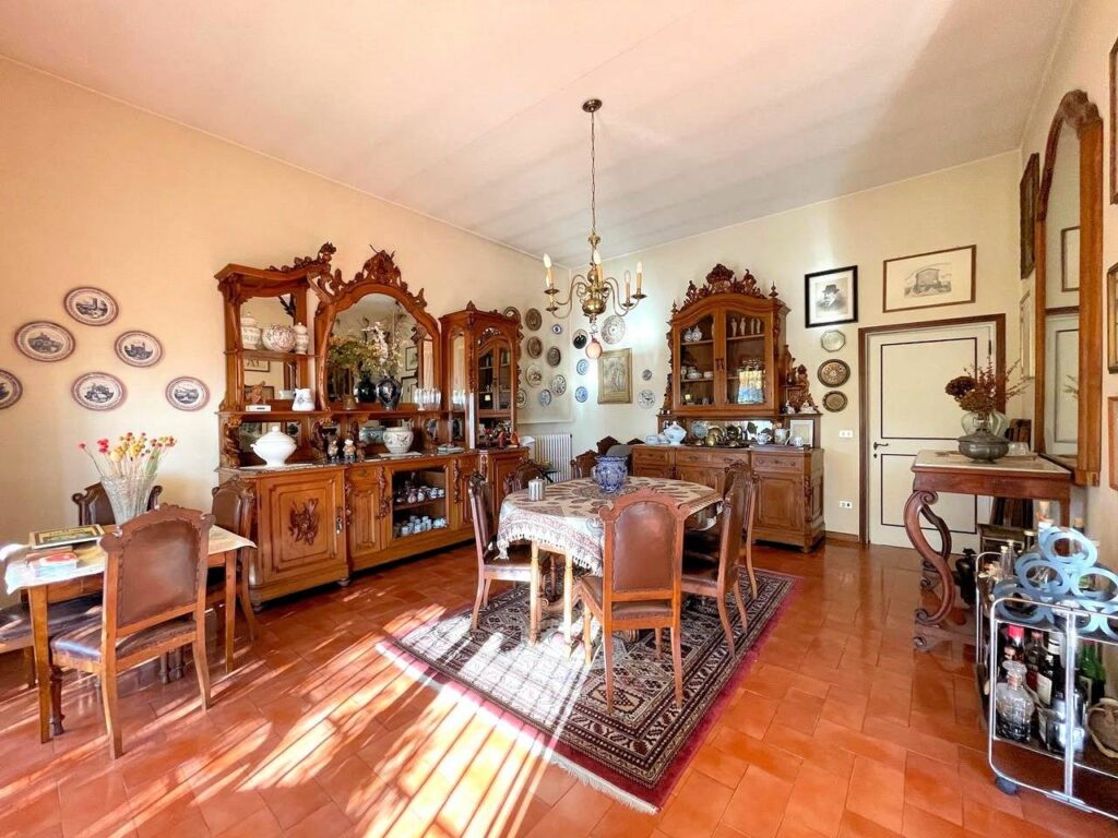 820-Villa unifamiliare di grande metratura con giardino-Uzzano-3 Agenzia Immobiliare ASIP