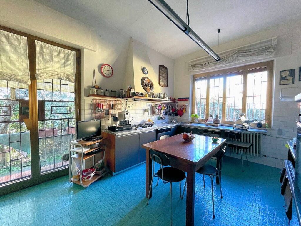 820-Villa unifamiliare di grande metratura con giardino-Uzzano-10 Agenzia Immobiliare ASIP