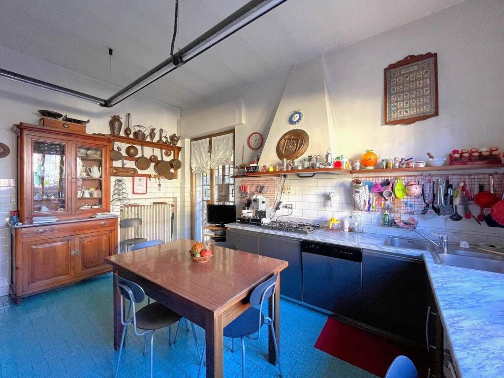 820-Villa unifamiliare di grande metratura con giardino-Uzzano-11 Agenzia Immobiliare ASIP