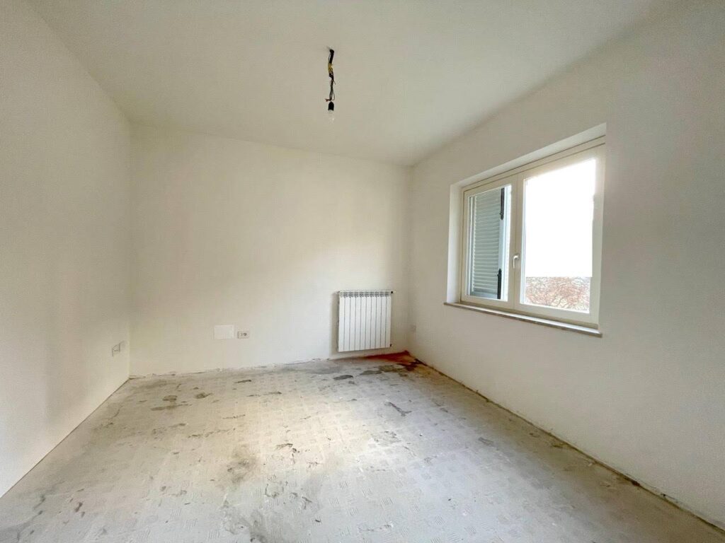 818-Porzione terratetto di villa bifamiliare-Pescia-10 Agenzia Immobiliare ASIP