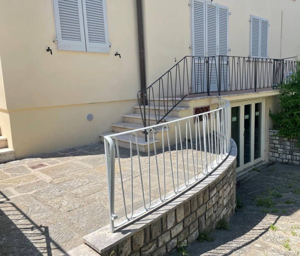 818-Porzione terratetto di villa bifamiliare-Pescia-2 Agenzia Immobiliare ASIP
