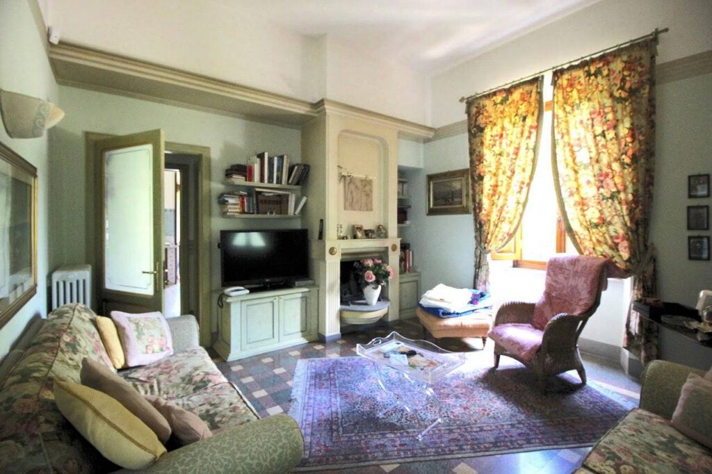 1578-Villa in stile liberty di ampia superficie con giardino-Pescia-1 Agenzia Immobiliare ASIP