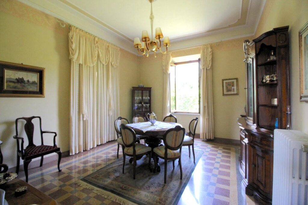 1578-Villa in stile liberty di ampia superficie con giardino-Pescia-3 Agenzia Immobiliare ASIP