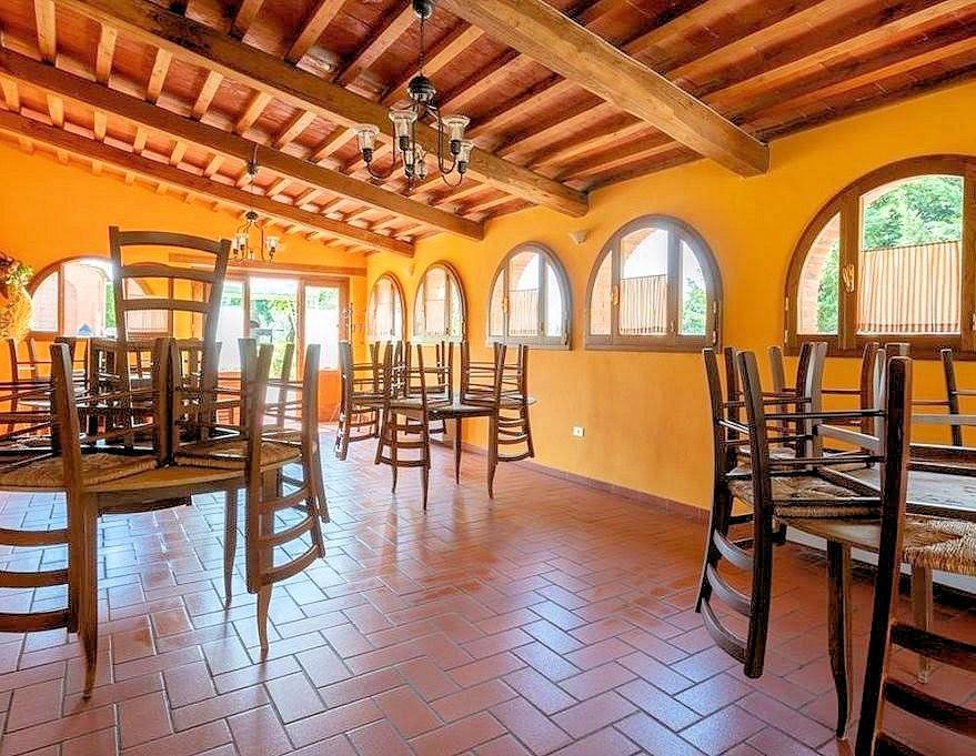 1580-Complesso immobiliare in stile rustico Toscano di ampia superficie con parco e piscina-Montecarlo-10 Agenzia Immobiliare ASIP