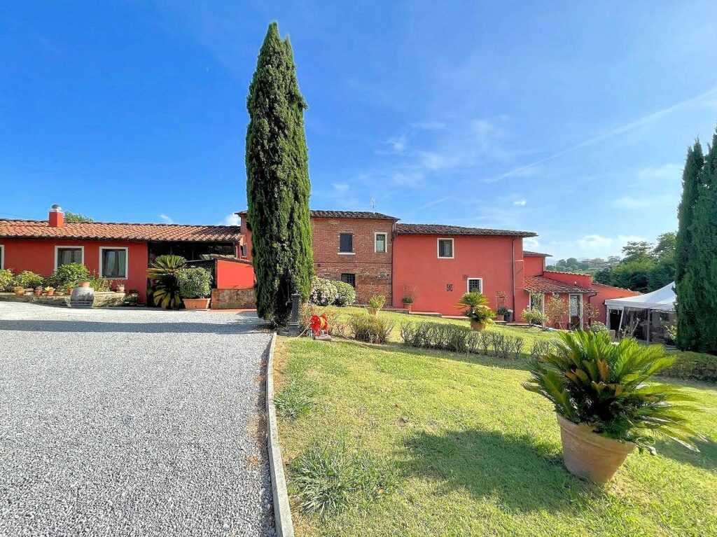 1580-Complesso immobiliare in stile rustico Toscano di ampia superficie con parco e piscina-Montecarlo-3 Agenzia Immobiliare ASIP