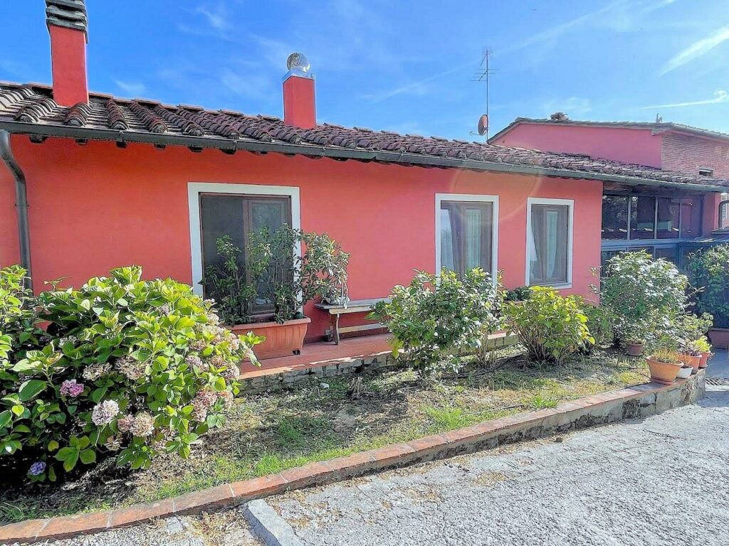 1580-Complesso immobiliare in stile rustico Toscano di ampia superficie con parco e piscina-Montecarlo-7 Agenzia Immobiliare ASIP