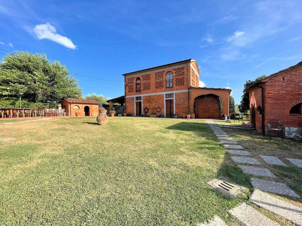 1580-Complesso immobiliare in stile rustico Toscano di ampia superficie con parco e piscina-Montecarlo-5 Agenzia Immobiliare ASIP