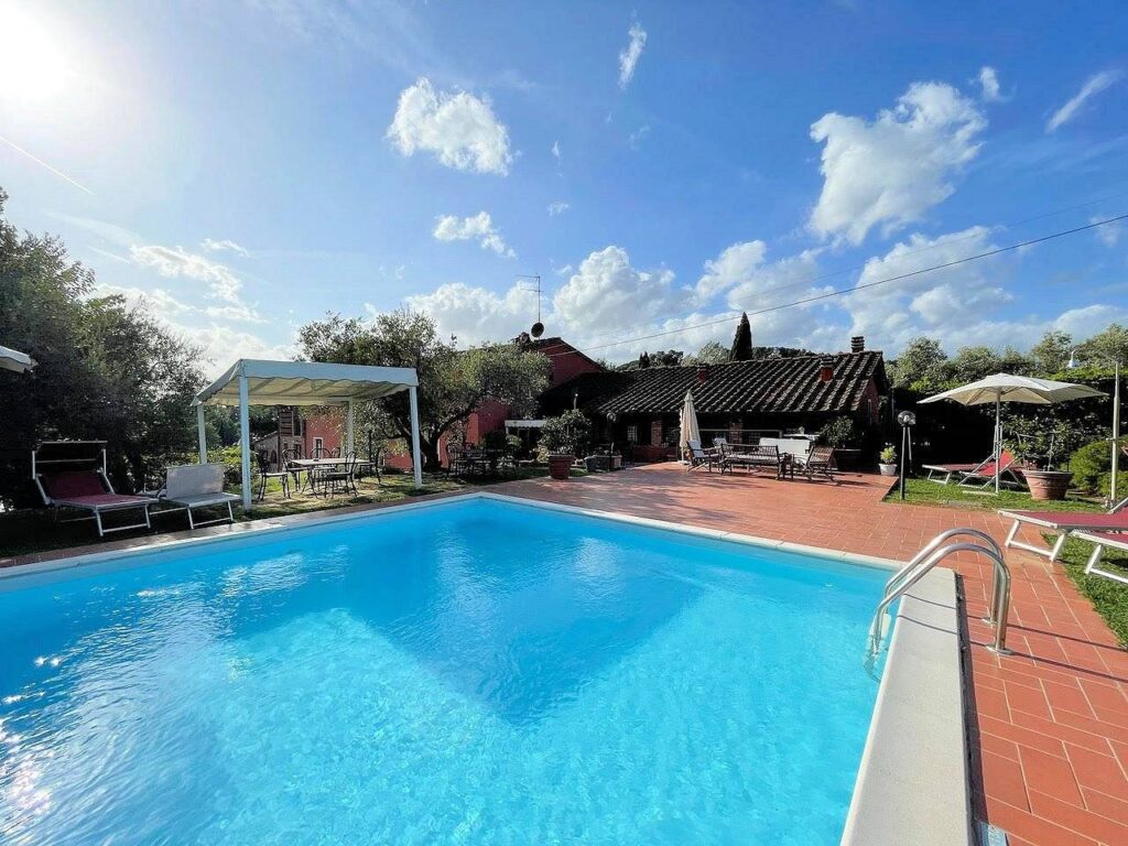 1580-Complesso immobiliare in stile rustico Toscano di ampia superficie con parco e piscina-Montecarlo-6 Agenzia Immobiliare ASIP