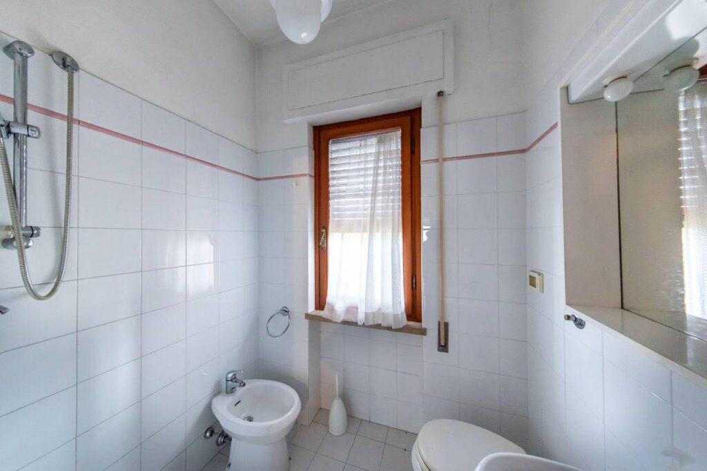 727-Appartamento in villa con giardino privato-Pescia-13 Agenzia Immobiliare ASIP