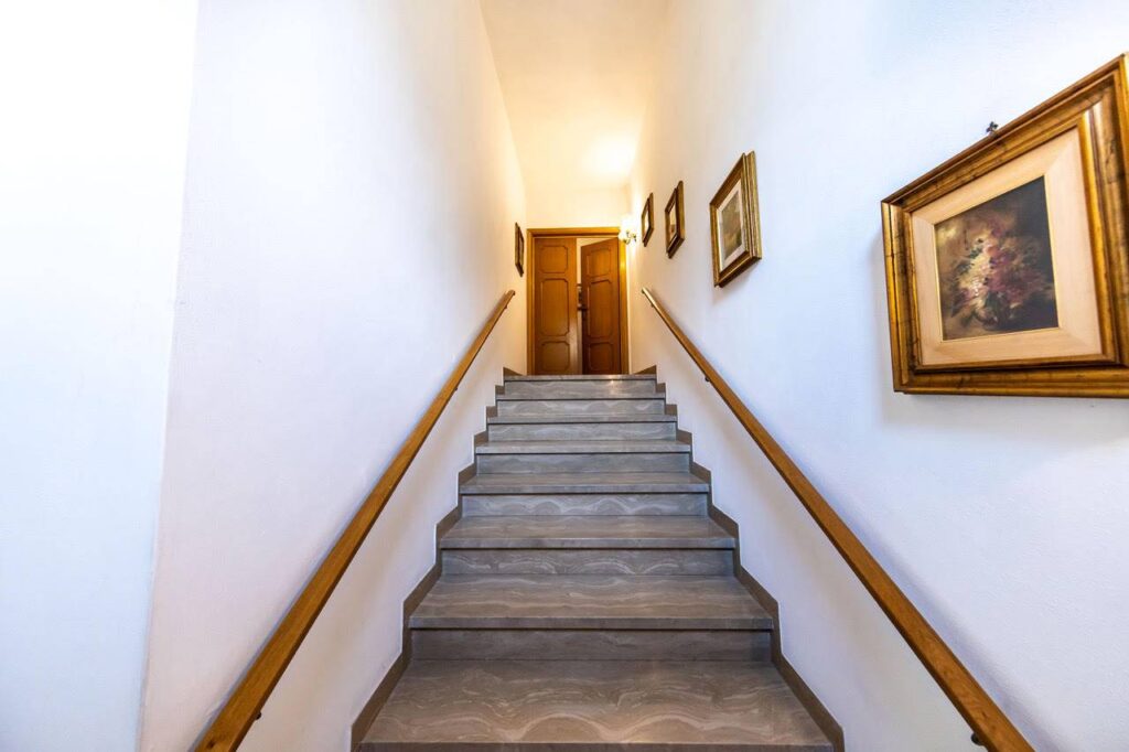 727-Appartamento in villa con giardino privato-Pescia-5 Agenzia Immobiliare ASIP