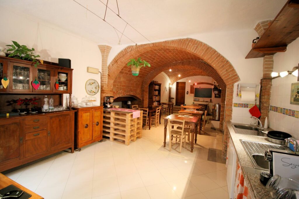 1586-Agriturismo di ampia superficie con terreno piscina vicino al mare-Rosignano Marittimo-10 Agenzia Immobiliare ASIP