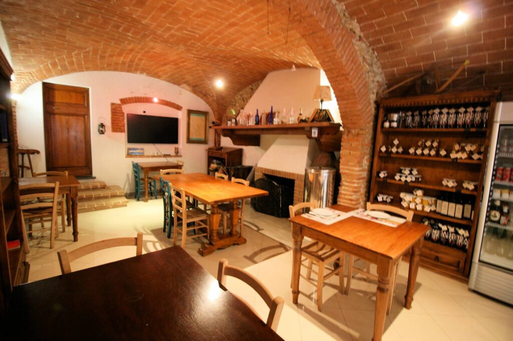 1586-Agriturismo di ampia superficie con terreno piscina vicino al mare-Rosignano Marittimo-9 Agenzia Immobiliare ASIP