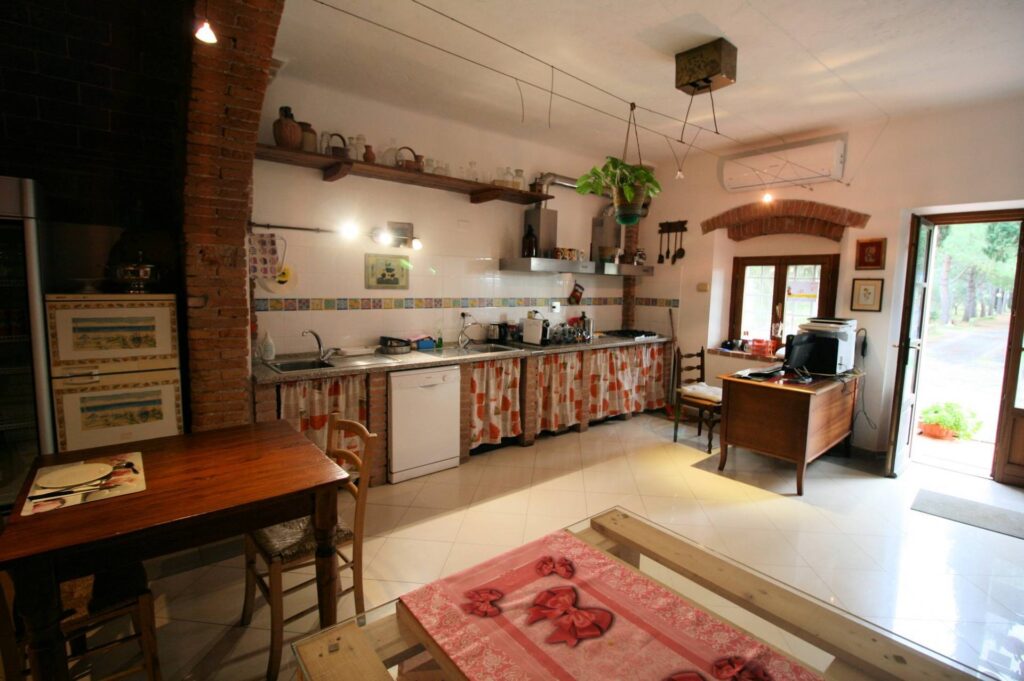 1586-Agriturismo di ampia superficie con terreno piscina vicino al mare-Rosignano Marittimo-12 Agenzia Immobiliare ASIP