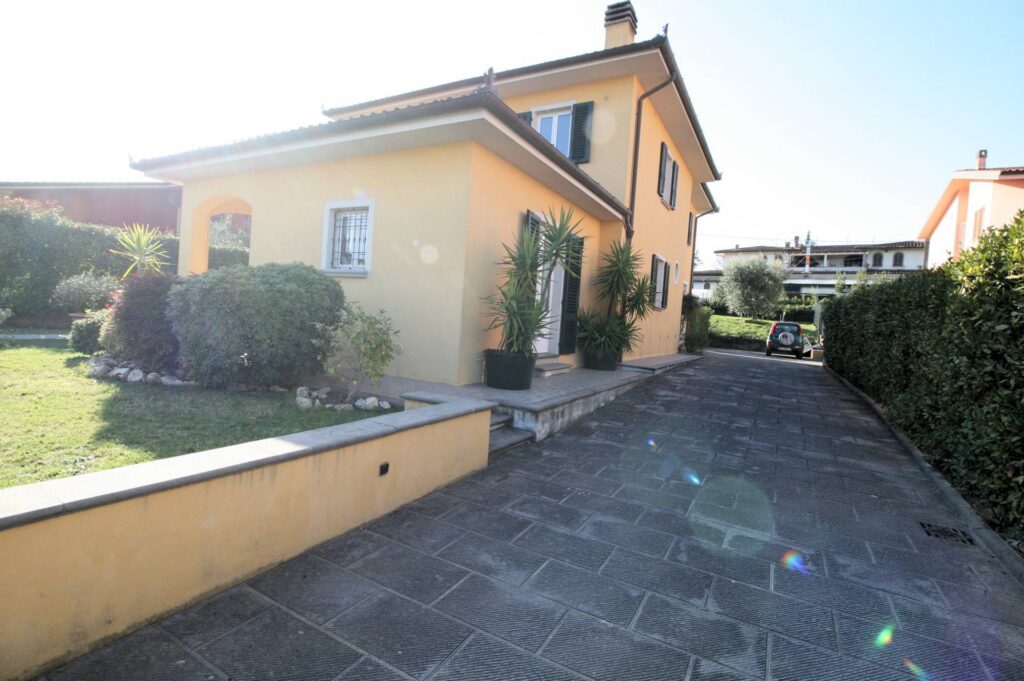 1589-Villetta singola con giardino-Montecarlo-2 Agenzia Immobiliare ASIP