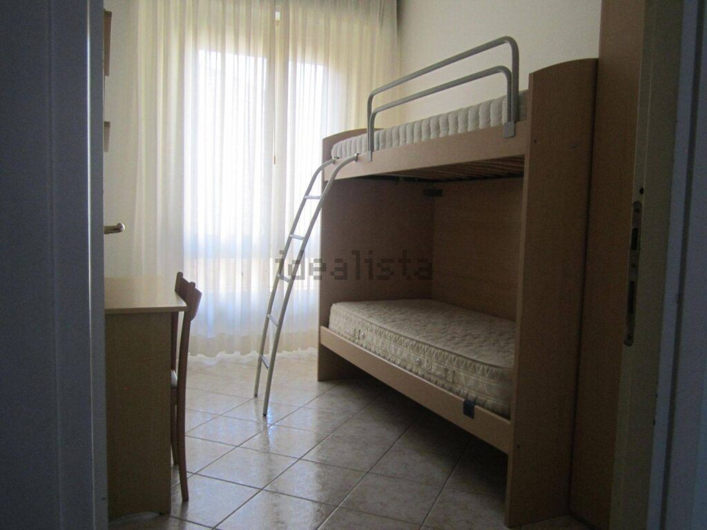 1601-Appartamento al piano terzo con ascensore e cantina in zona centrale-Pistoia-4 Agenzia Immobiliare ASIP