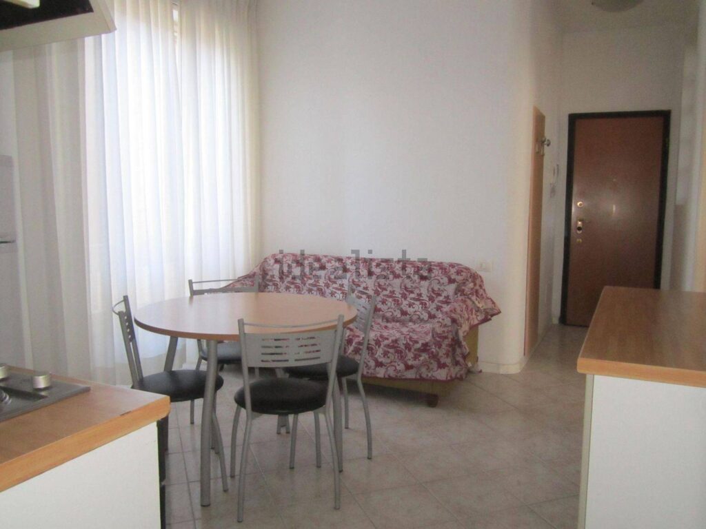 1601-Appartamento al piano terzo con ascensore e cantina in zona centrale-Pistoia-1 Agenzia Immobiliare ASIP