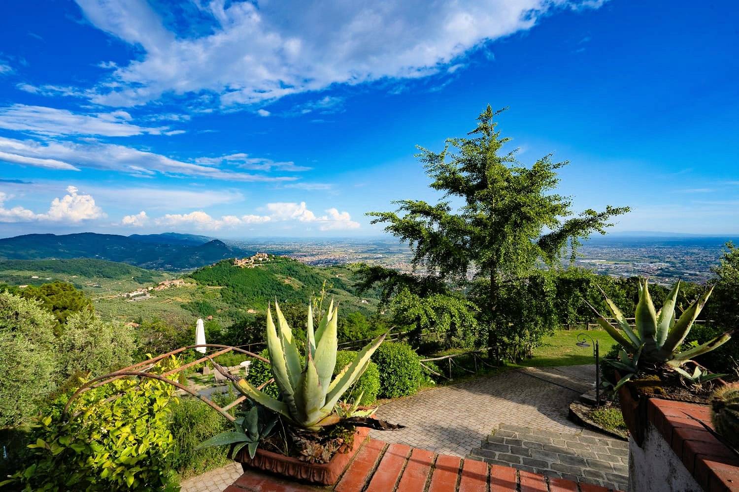 1582-Villa in stile rustico Toscano con parco e suggestiva vista panoramica-Montecatini-Terme-1 Agenzia Immobiliare ASIP