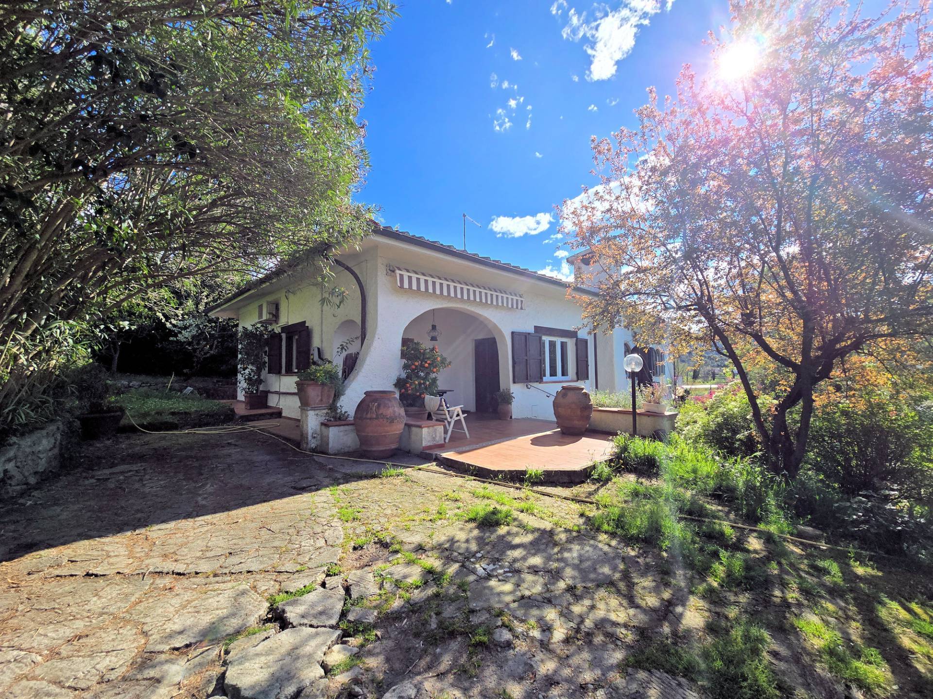 1611-Porzione di villa al piano primo con ampia terrazza-Camaiore-1 Agenzia Immobiliare ASIP