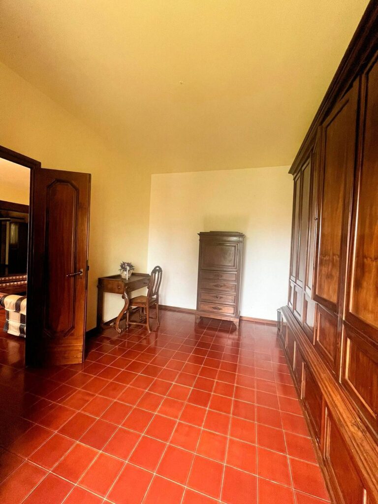 1611-Porzione di villa al piano primo con ampia terrazza-Camaiore-12 Agenzia Immobiliare ASIP