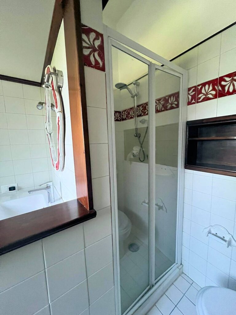 1611-Porzione di villa al piano primo con ampia terrazza-Camaiore-21 Agenzia Immobiliare ASIP