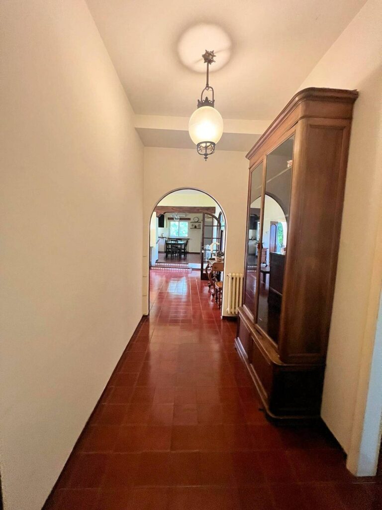 1611-Porzione di villa al piano primo con ampia terrazza-Camaiore-17 Agenzia Immobiliare ASIP