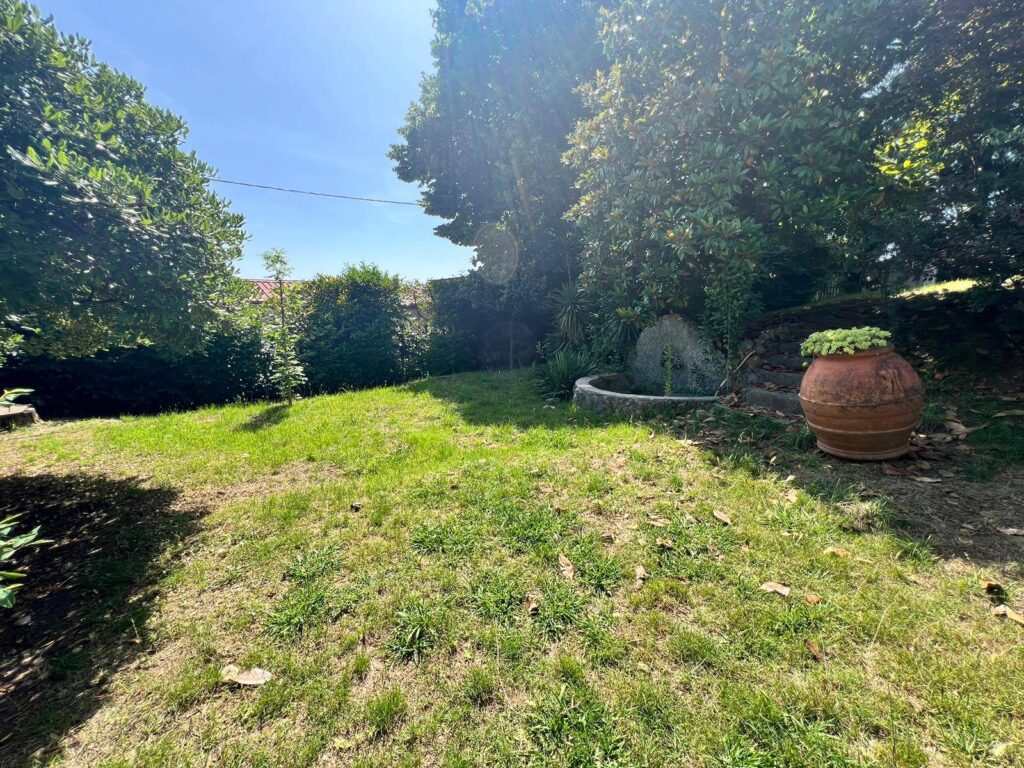 1611-Porzione di villa al piano primo con ampia terrazza-Camaiore-8 Agenzia Immobiliare ASIP