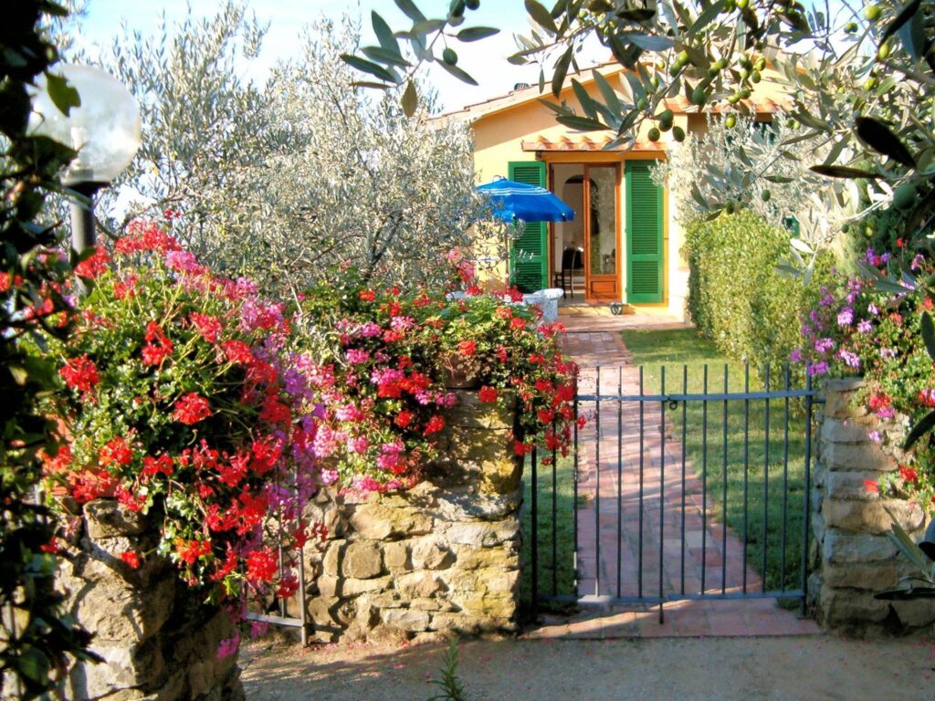 1622-Casa vacanze con piscina e vista panoramica mozzafiato-Lamporecchio-4 Agenzia Immobiliare ASIP